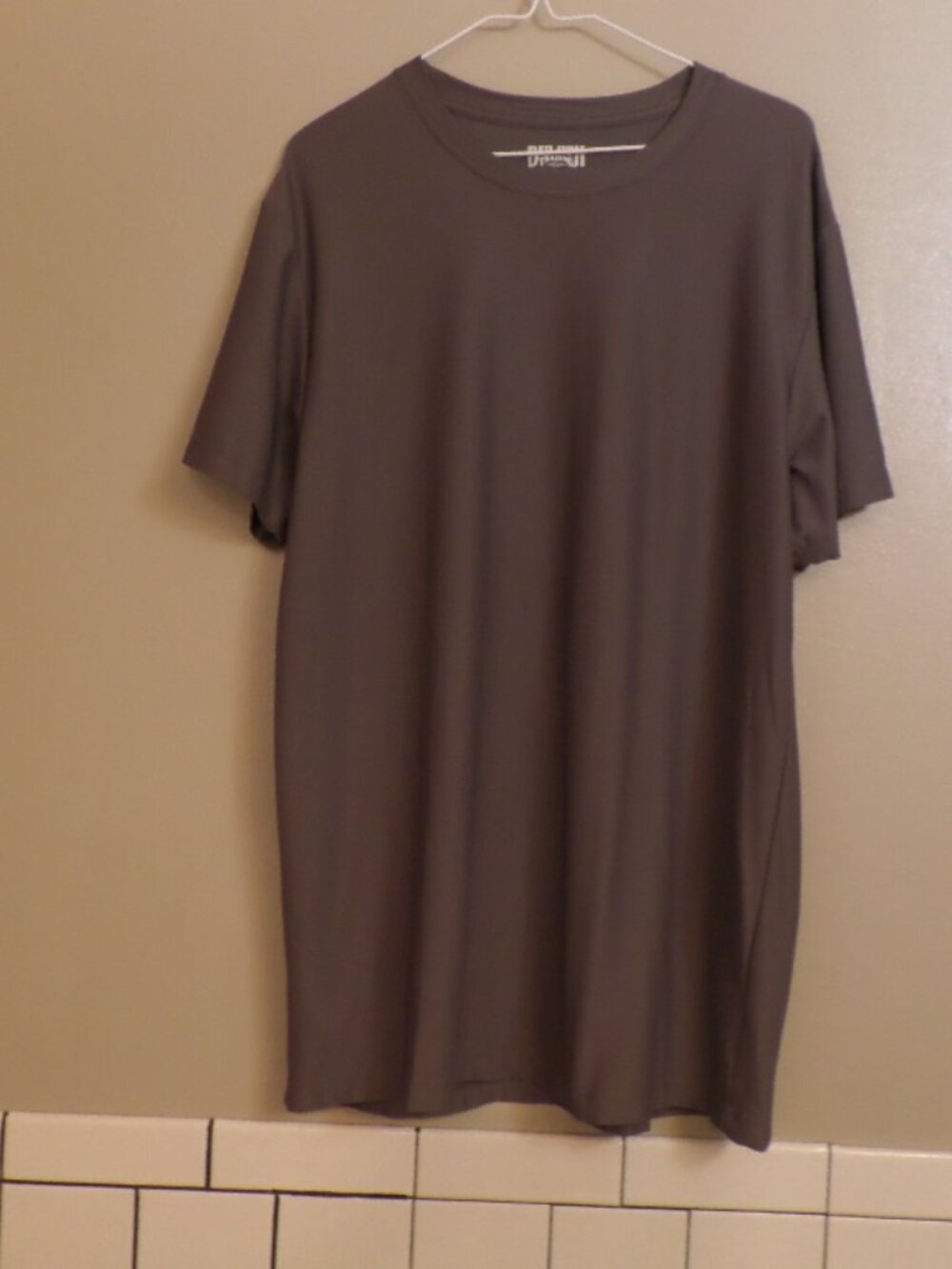 Duluth Men’s Gray Crewneck Performanct T-Shirt – Size Large